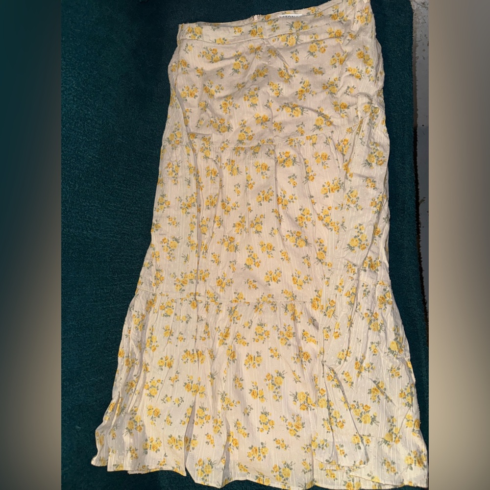 Beautiful Tan-Cream and Yellow Flower Print Skirt - Storia
Size Large